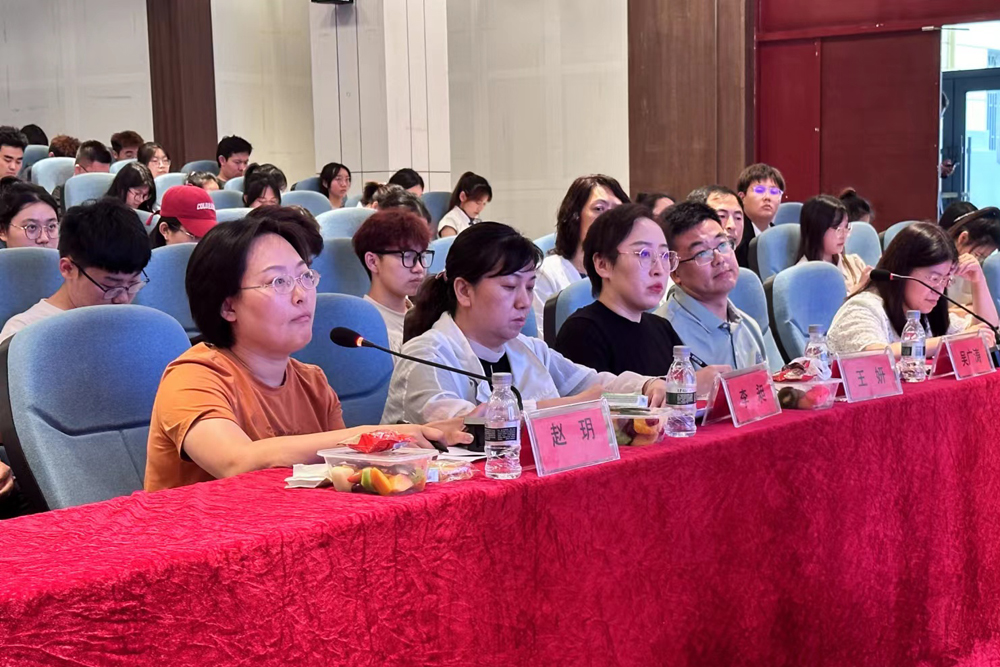 评委点评.jpg