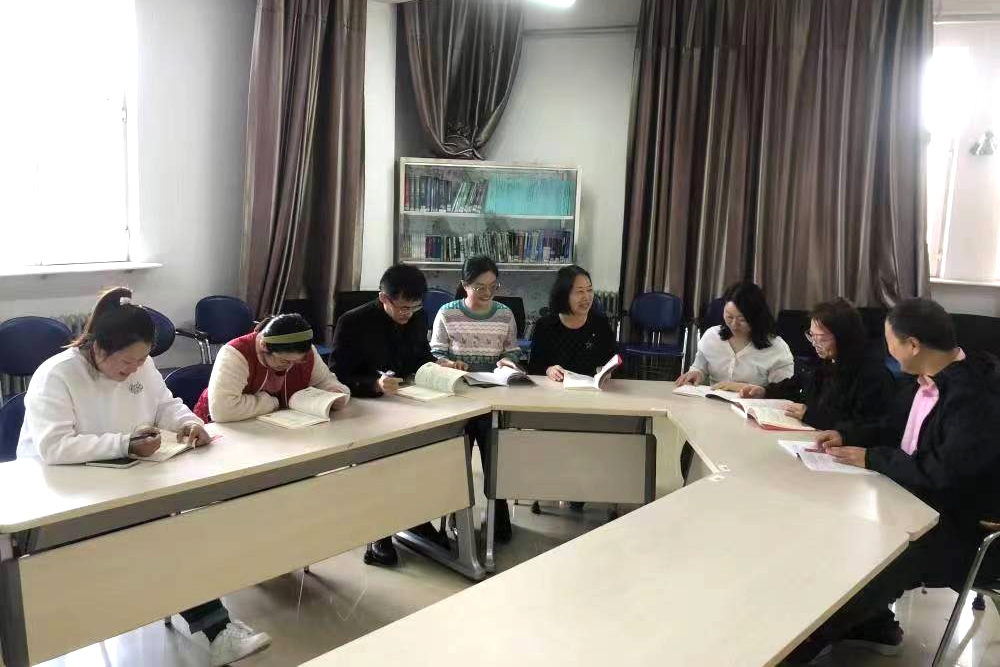 image001天然药物化学党小组开展保密宣传小组活动.jpg