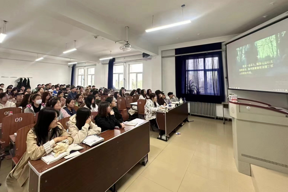 image007学生集中观看保密公益宣传片.png
