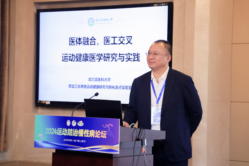乔远东教授作专题报告.JPG